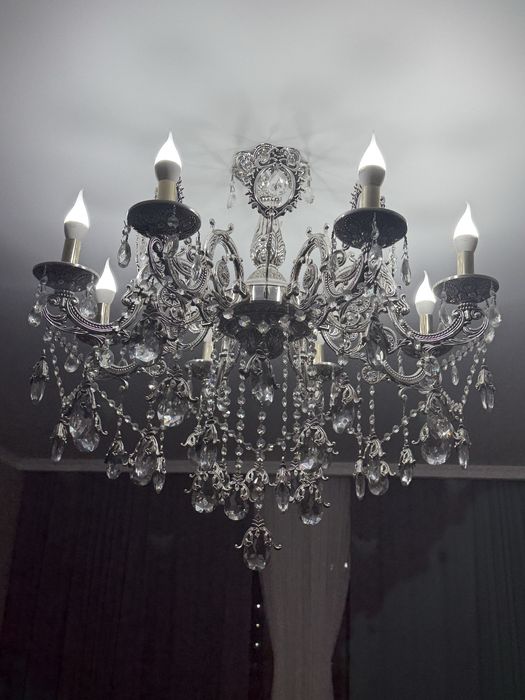 Продам люстру почти новая так как приобрели новую