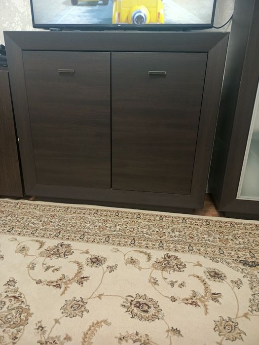 Продам сервант, тумбу