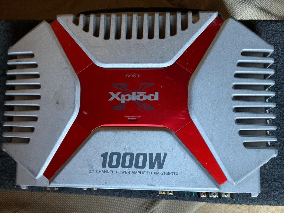 Subwoofer JBL si stație