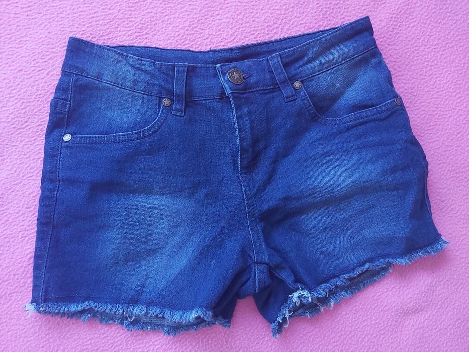 Къси дънкови гащи