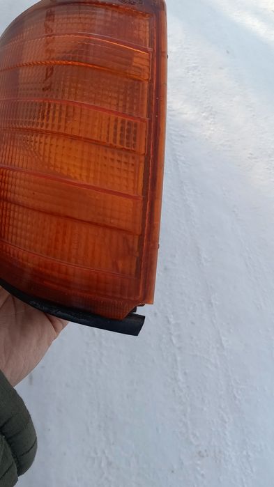 Поворотник на Мерседес 124