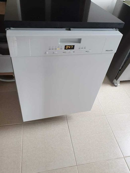 Съдомиялна Miele G5000 Active - 14 Комплекта - Частично Вграждане