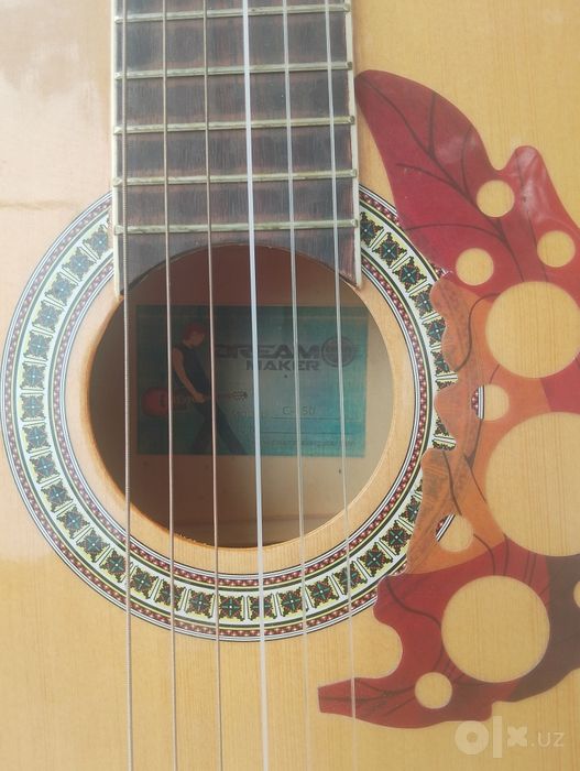 Gitara sotiladi toʻliq ma'lumot telefonda