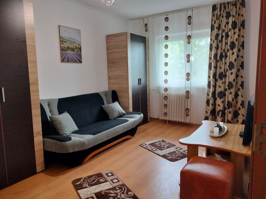 Inchiriez apartament