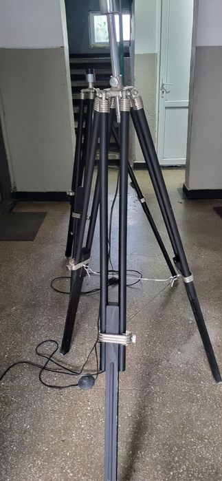 Lampa trepied la bucată