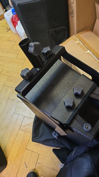 Suruburi pentru bracketi boxe D&B audiotechnik