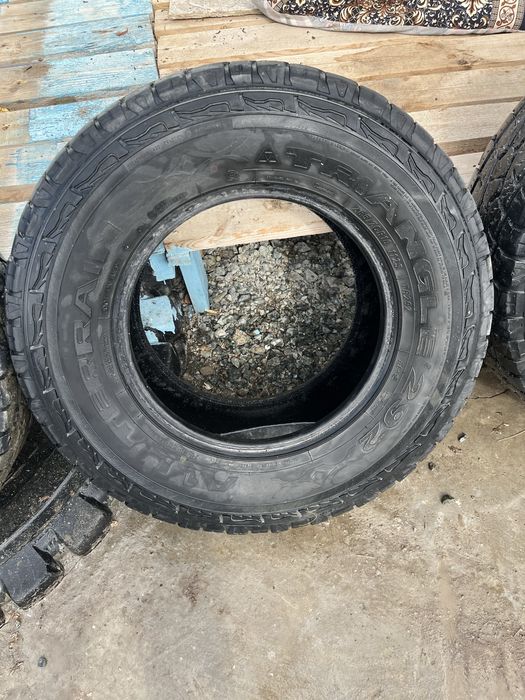 Б/у покрышка 265/70/16, в нормальном состоянии