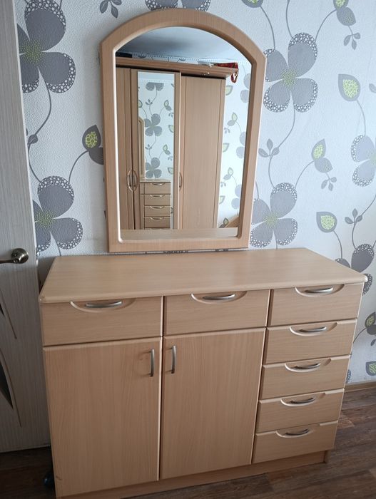 Продам спальный гарнитур б/у