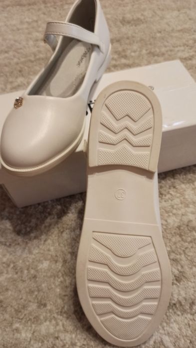 Туфли новые, кроссовки б/у.