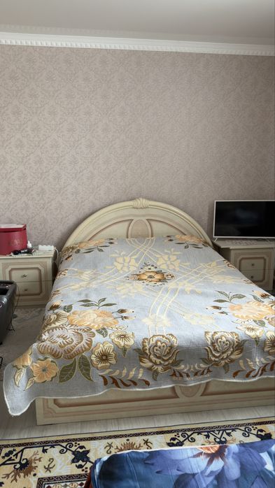 Продам спальный гарнитур