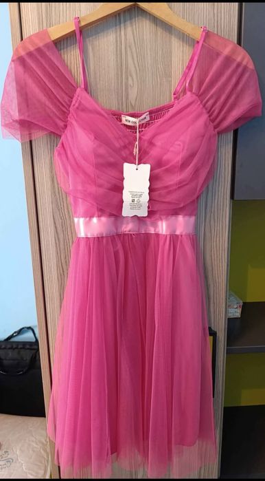 Продавам Нова рокля с тюл