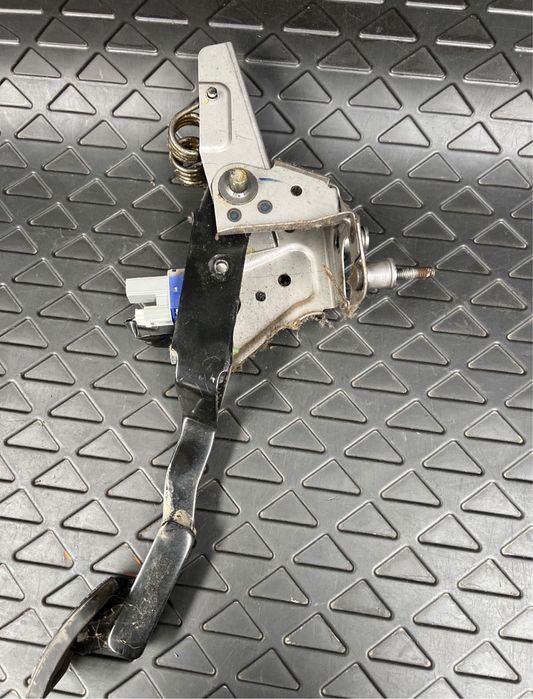 Pedala ambreiaj Mazda 6 2003-2007 Se ofera factura si garantie!