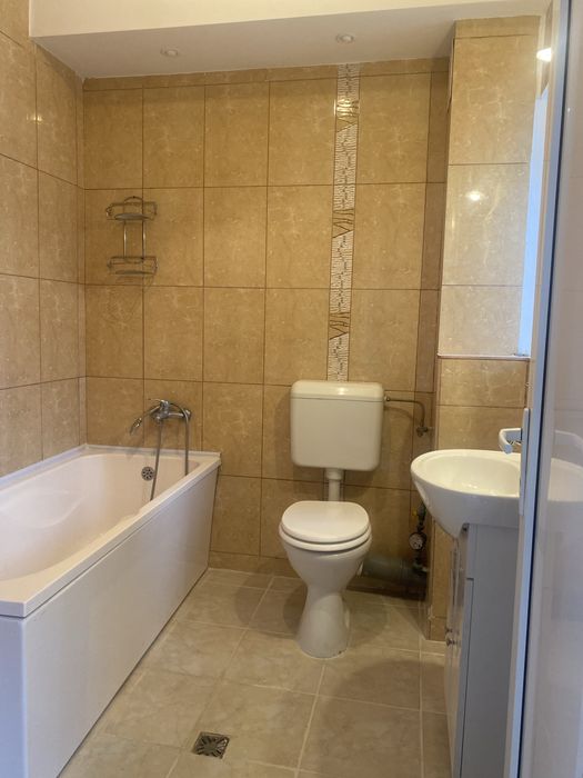 Se vinde Apartament 5 camere, etaj 1, zona Tomis Mall, strada Stefan cel Mare