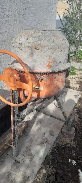 Продам бетомешалку