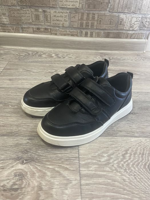 Продам детскую обувь