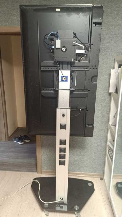 Компютърен киоск 1080p за презентации и видеоконферентни разговори