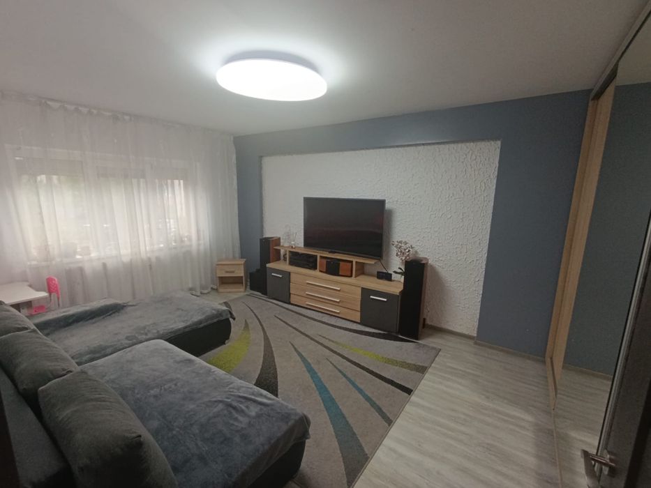 Vand apartament 2 camere cartier Noua