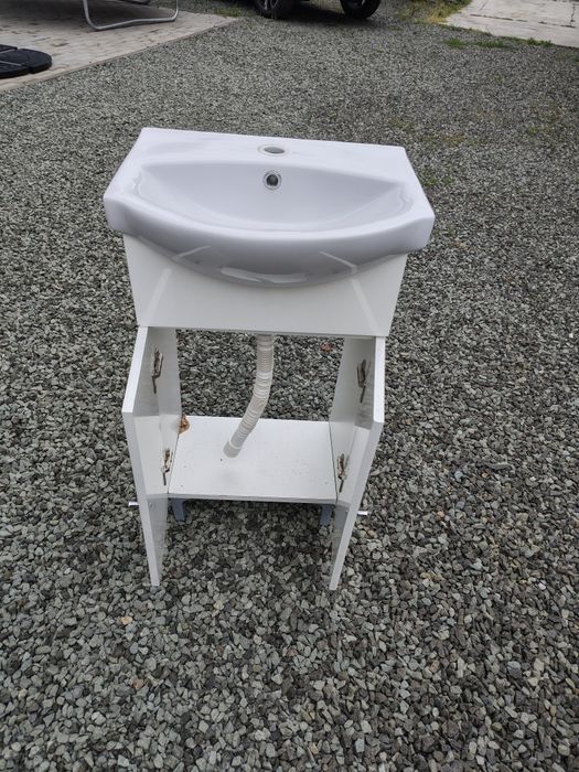 Ghiuvetă baie cu dulap/mobilier – stare foarte bună