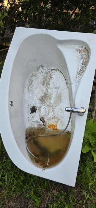 Cada colț,  reglabila, cu picioare si masca