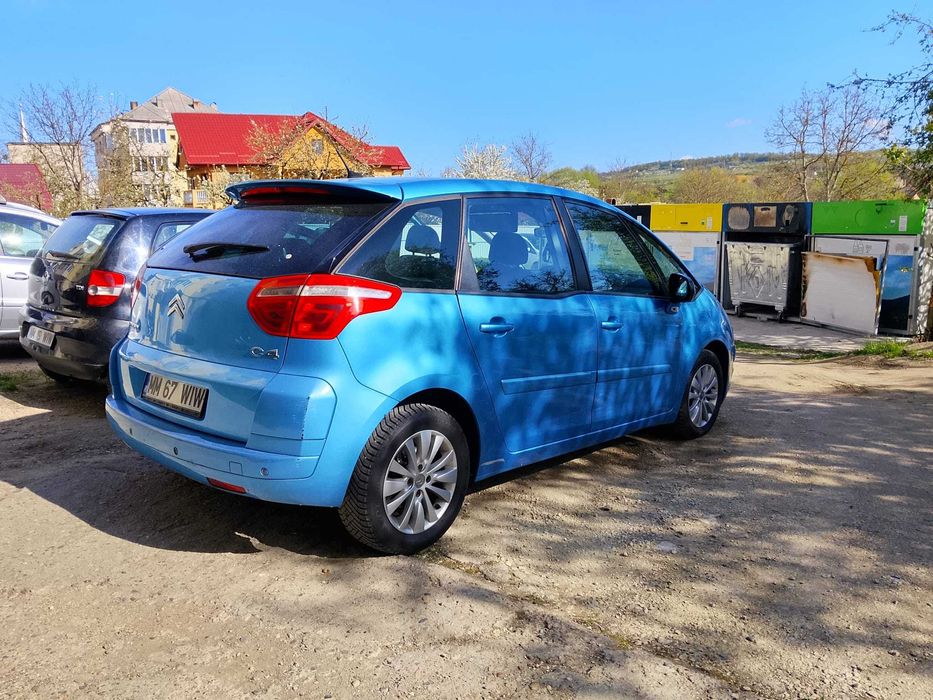 Mașină albastră :))))))))