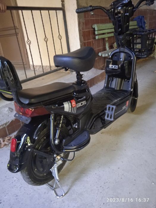 Veloskuter Sotiladi Holati yangi