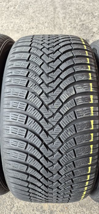 4 anvelope iarna Falken,fata 225/45/18,spate 255/40/18.Pret/bucata
