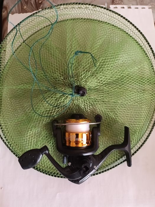 Риболовна макара с подарък живарник