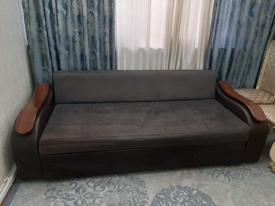Продается диван в хорошем состоянии
