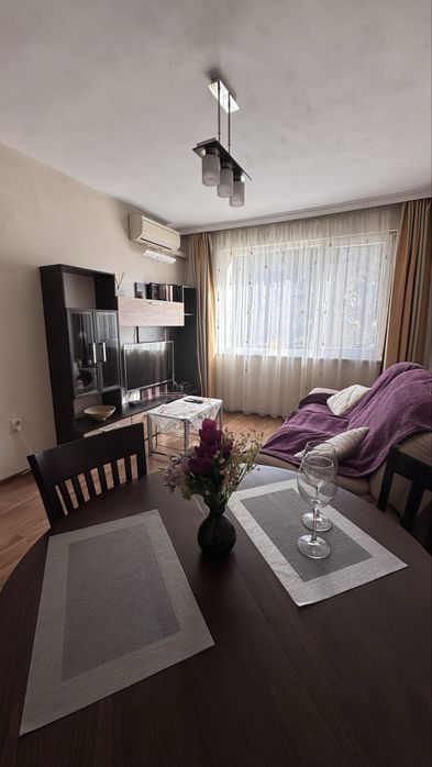 Дава се под наем Двустаен апартамент в Варна, Център - 70 кв.м за 612 € - Снимка #1