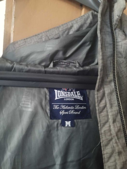 Продавам яке Lonsdale