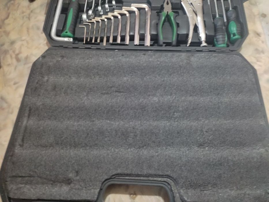 Продам набор инструментов новый