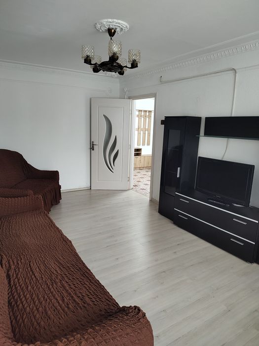 Închiriez apartament 3 camere