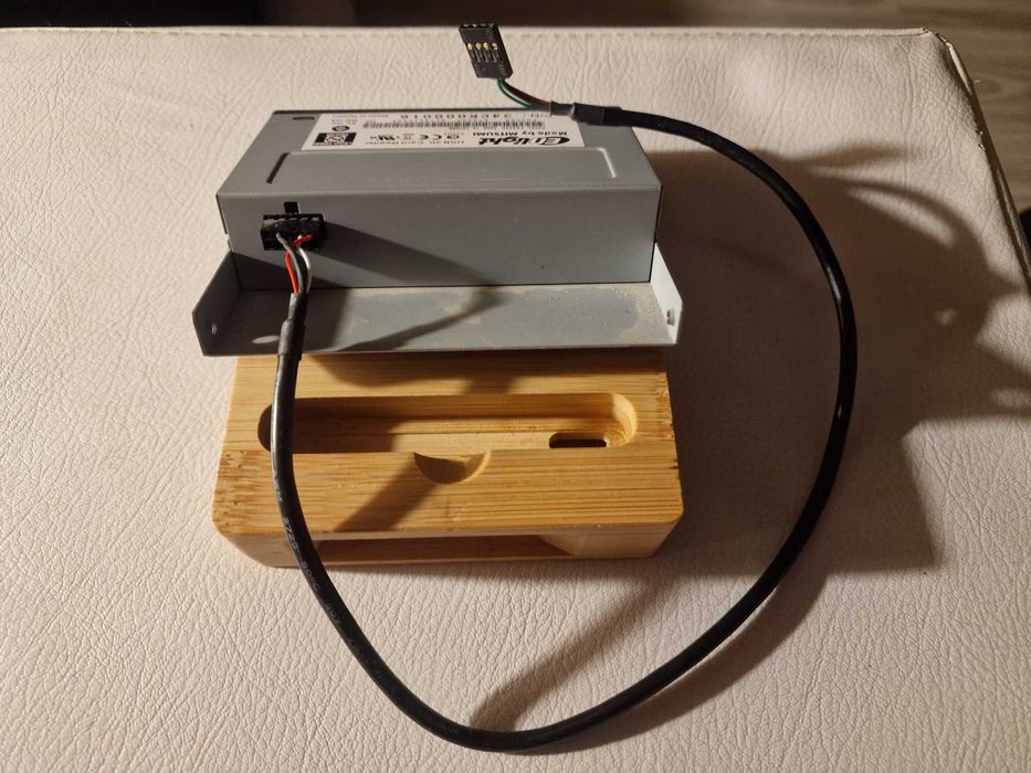 Mitsumi ENlight USB 2.0 четец и адаптер за компютър или лаптоп