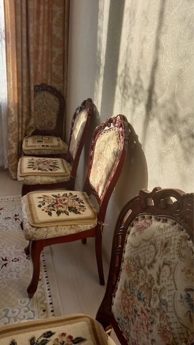 Продается стол и 12 стульев