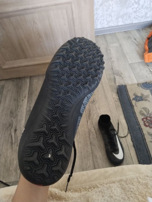 Продаю бутсы новый