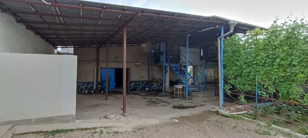 Продается  2 дома на одном участке, угловой