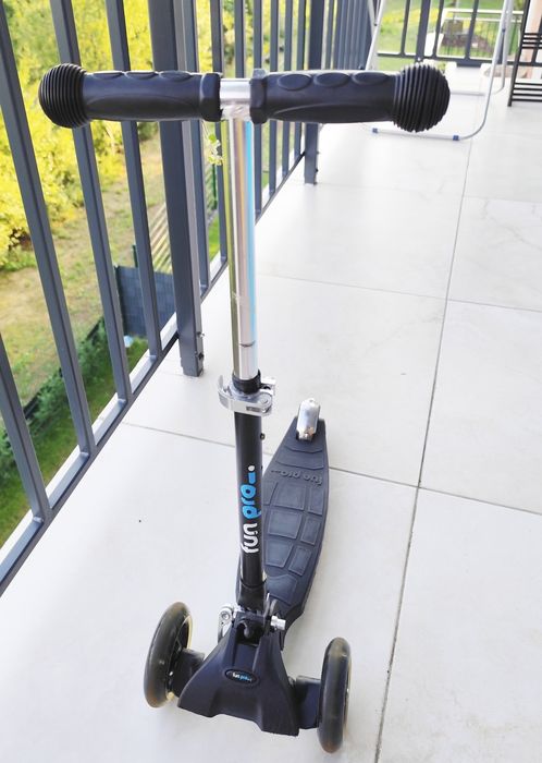 Trotineta cu lumini Fun Pro 4-6 ani