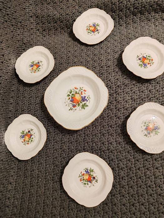 Vând set de porțelan pentru servire desert, ideal pt. cadou