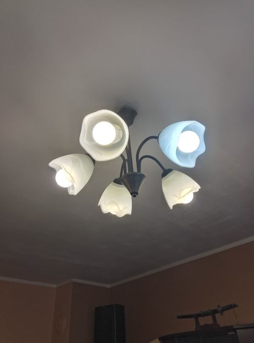 Полилей с пет броя фасунки!