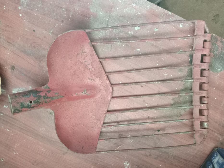 Грабли для листьев и урожая