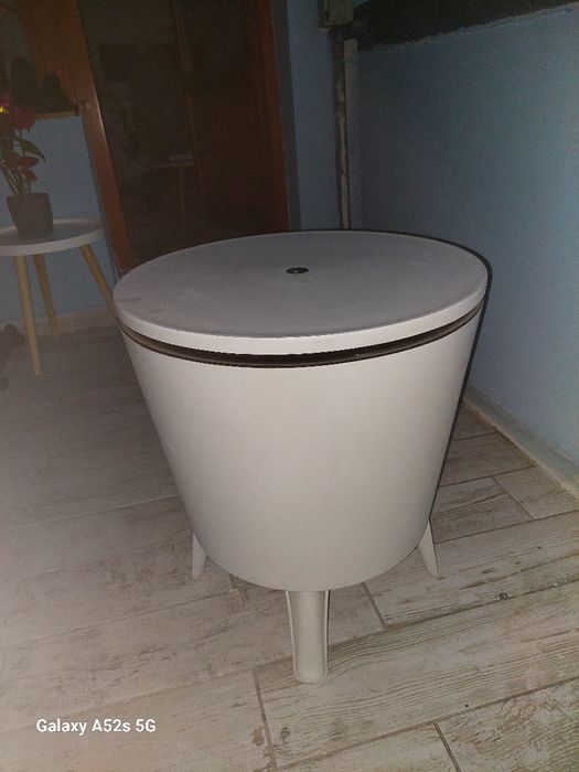 Masa de balcon cu spatiu pt gheata