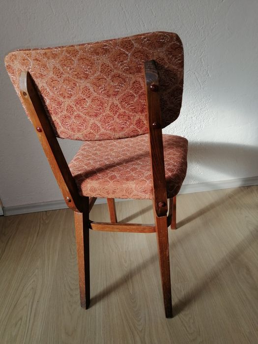 Стол за трапезария.