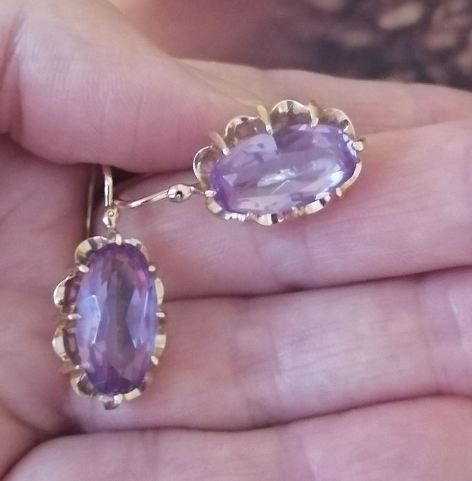 Продам золотые серьги