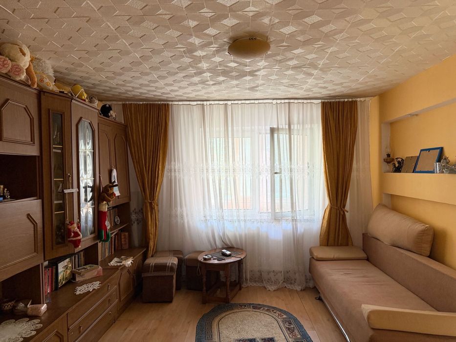 Apt 3 camere, 42,4 mp + balcon, parter, zona Mall, proprietar