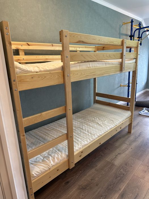 Продам двухэтажную кровать
