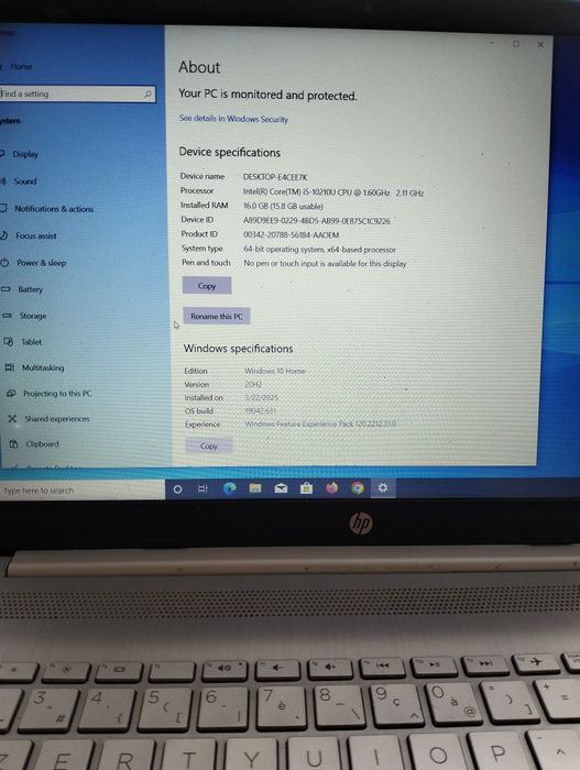 Laptop HP 15-dw1023nf, i5 generația 10, 16 GB DDR4, SSD 256 GB,baterie