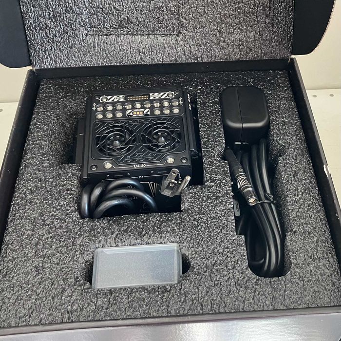 Кинематографска камера RED DigitalCinemaDSMC2 със сензор GEMINI 5K S35