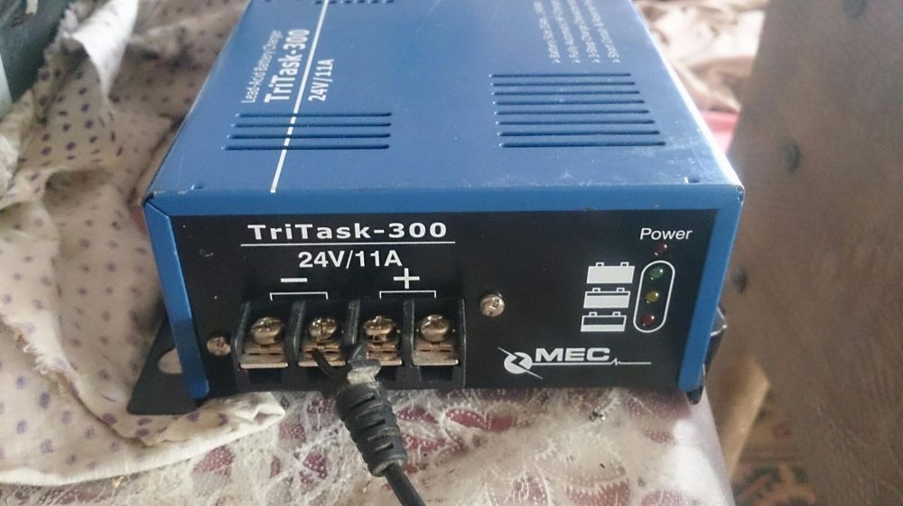 Зарядно 24v 11A