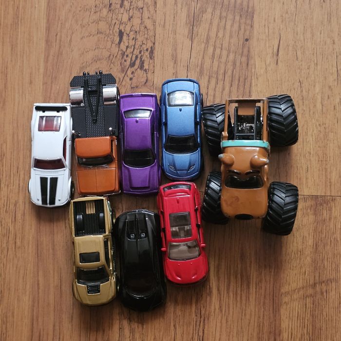 Hot Wheels и Matchbox колищки.