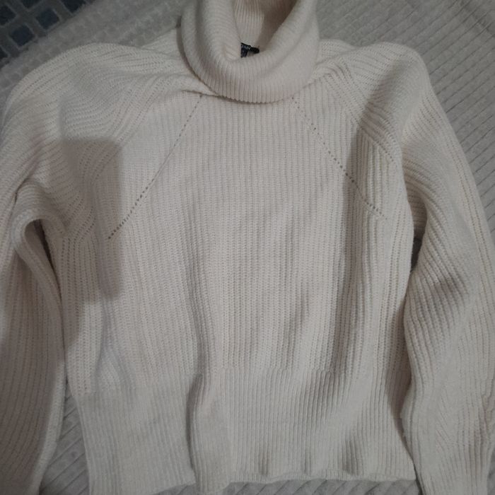 Bluza de.lana cu gat